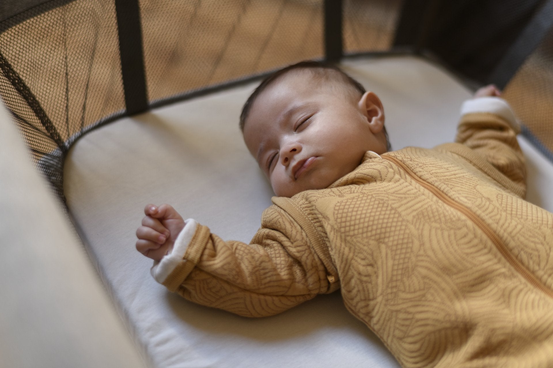 Maxi Cosi Swift 3 in 1 Travel Cot-17